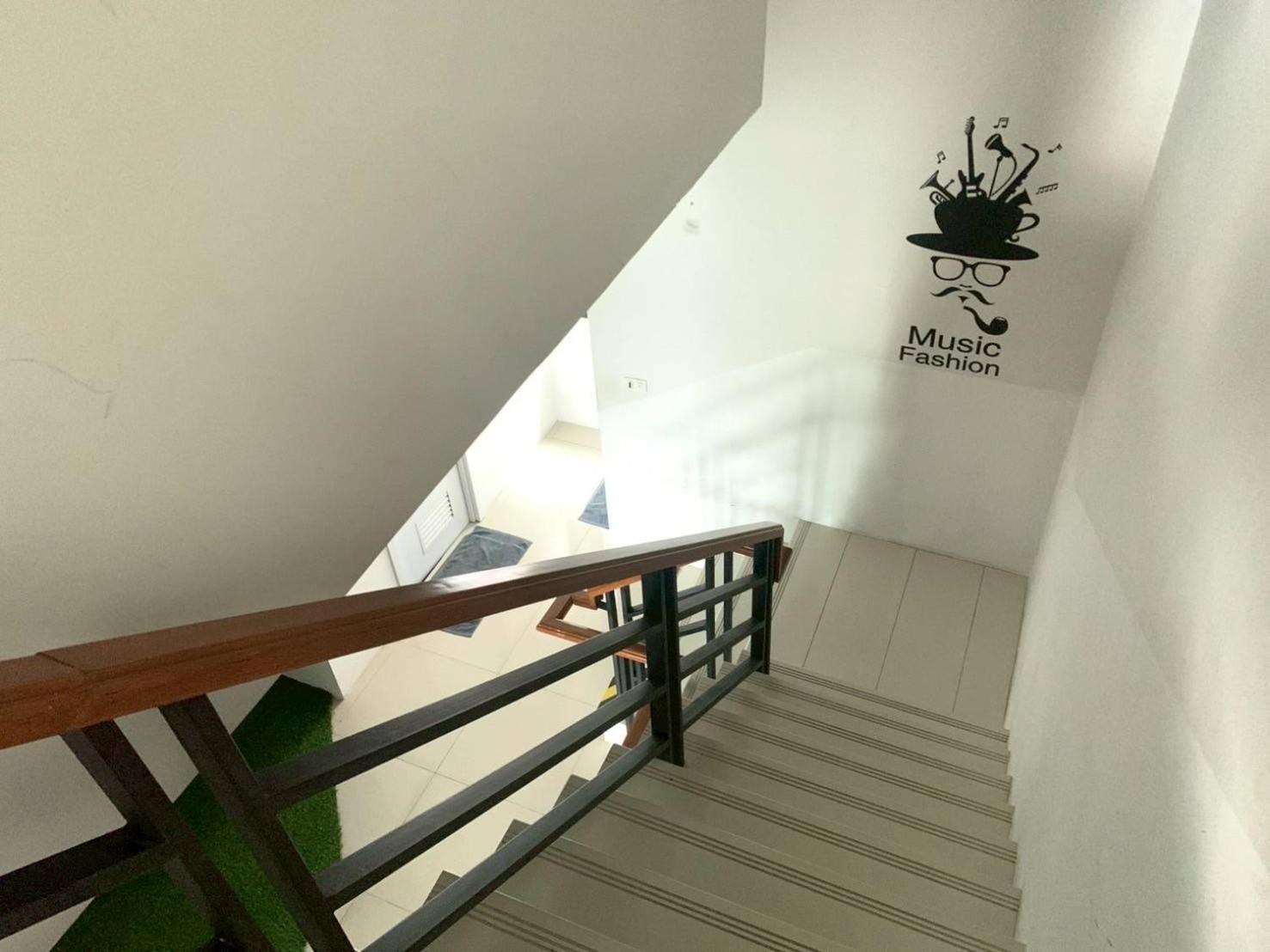 Homey-Sleepy Don Mueang Airport Hostel Бангкок Екстер'єр фото